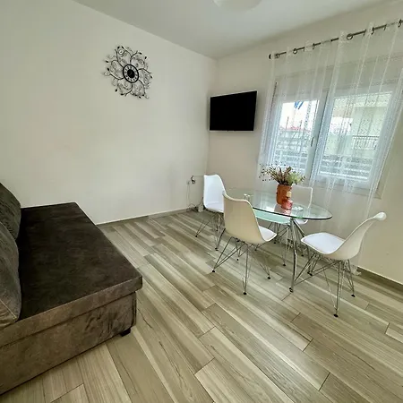 Marinas Apartament *